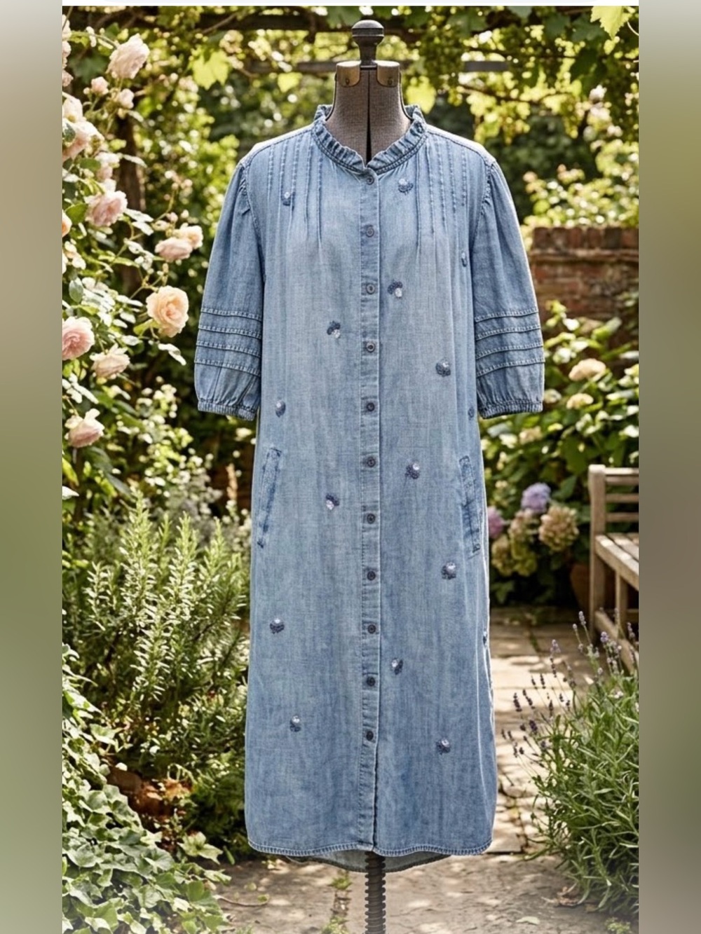 Billy T chambray Button-Front Midi Dress Embroidered flowers - size Small NWT